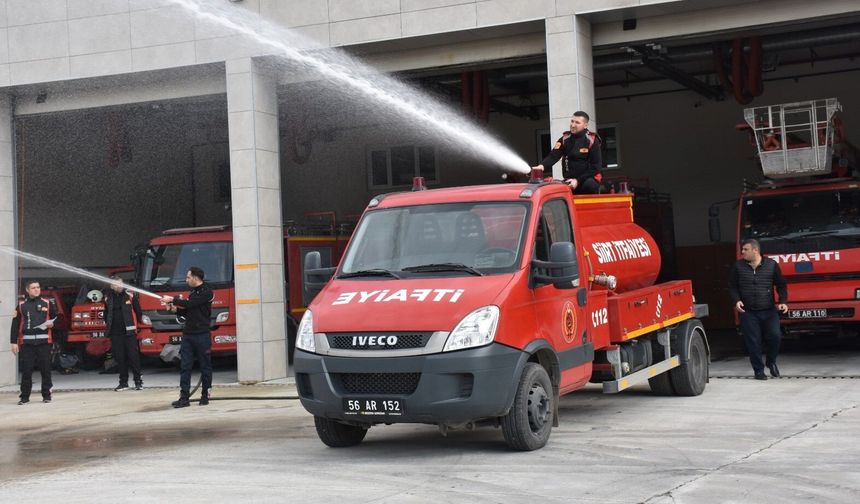 SİİRT’TE DAR SOKAKLAR İÇİN ÖZEL İTFAİYE ARACI HİZMETE ALINDI