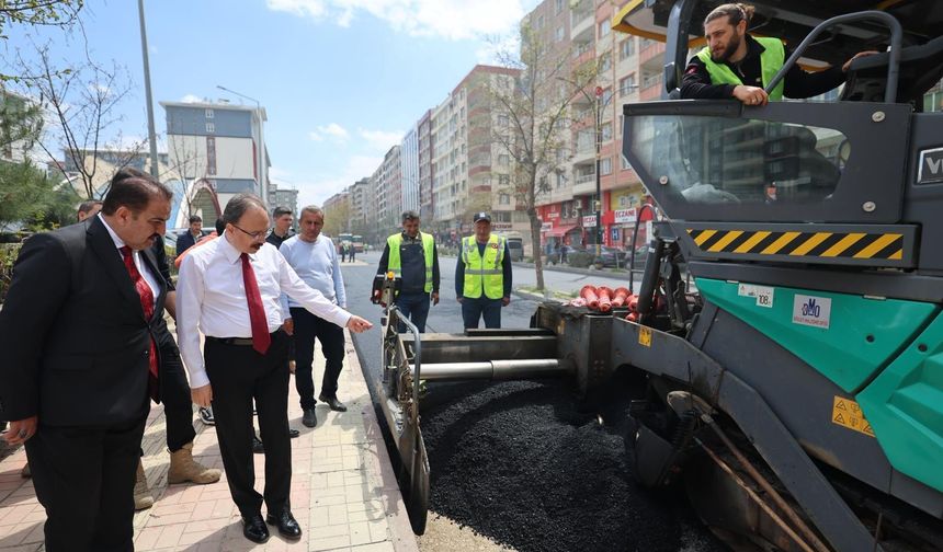 SİİRT’TE ASFALT MESAİSİ HIZ KESMİYOR