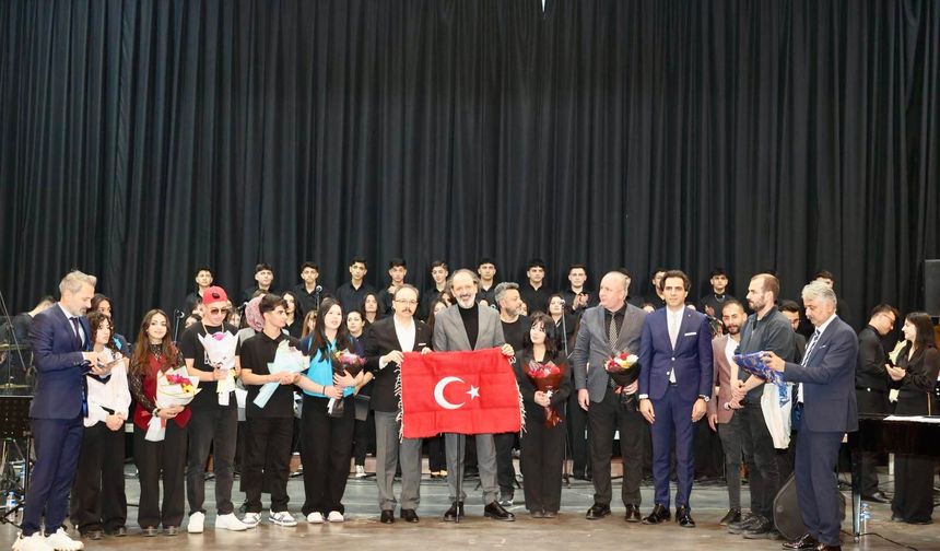 SİİRT’TE “KİM VAR?” SANAT ETKİNLİĞİNE YOĞUN İLGİ