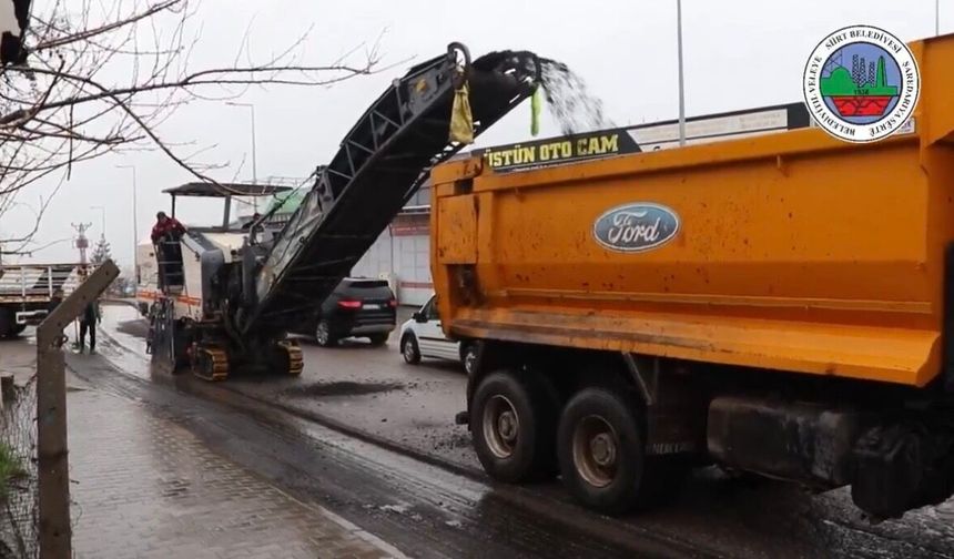 SİİRT’TE ASFALT SEFERBERLİĞİ BAŞLADI: 25 KM YOL YENİLENECEK