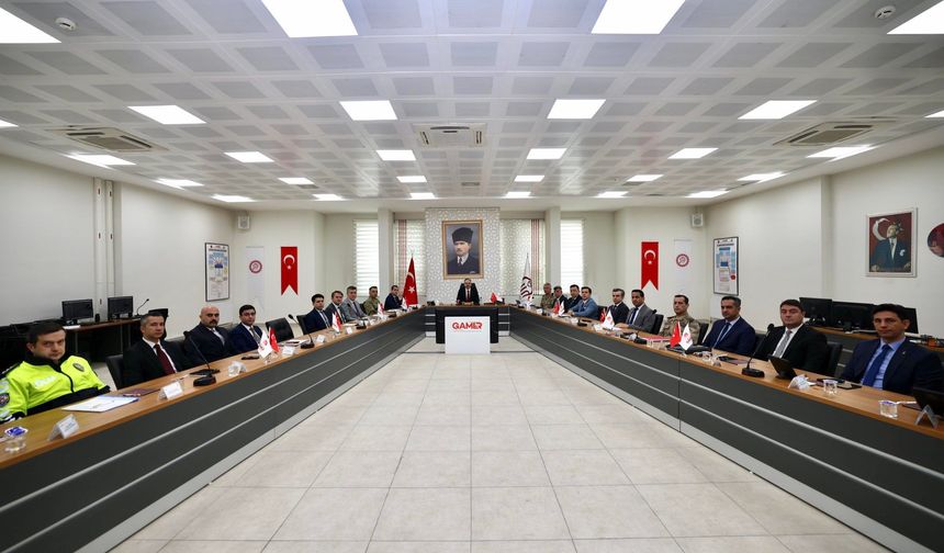 SİİRT’TE İL GÜVENLİK VE ASAYİŞ KOORDİNASYON TOPLANTISI VALİ KIZILKAYA BAŞKANLIĞINDA GERÇEKLEŞTİRİLDİ