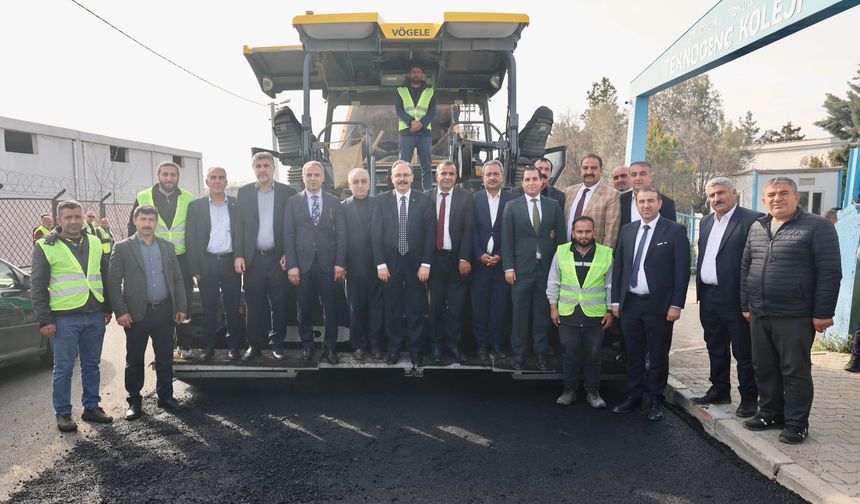 Siirt’te Asfalt Seferberliği Başladı: İlk Kazma Küçük Sanayi Sitesi Caddesi’nde Vuruldu