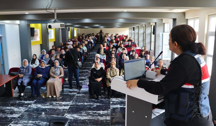 Siirt’te Jandarmadan 170 Veliye Bağımlılık Semineri