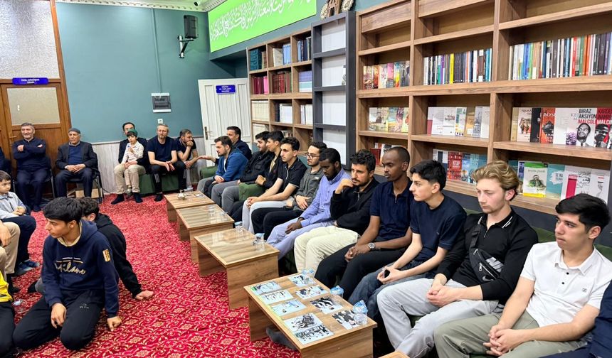 Ensar Camii’nde Gençleri Buluşturan Meşk Gecesi Düzenlendi