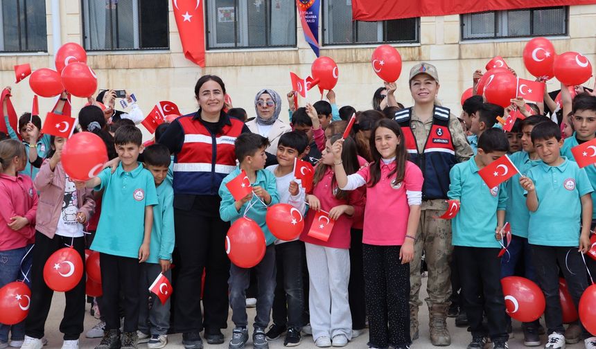 Siirt’te Jandarmadan Milli Aile Haftası Kapsamında Farkındalık Etkinlikleri