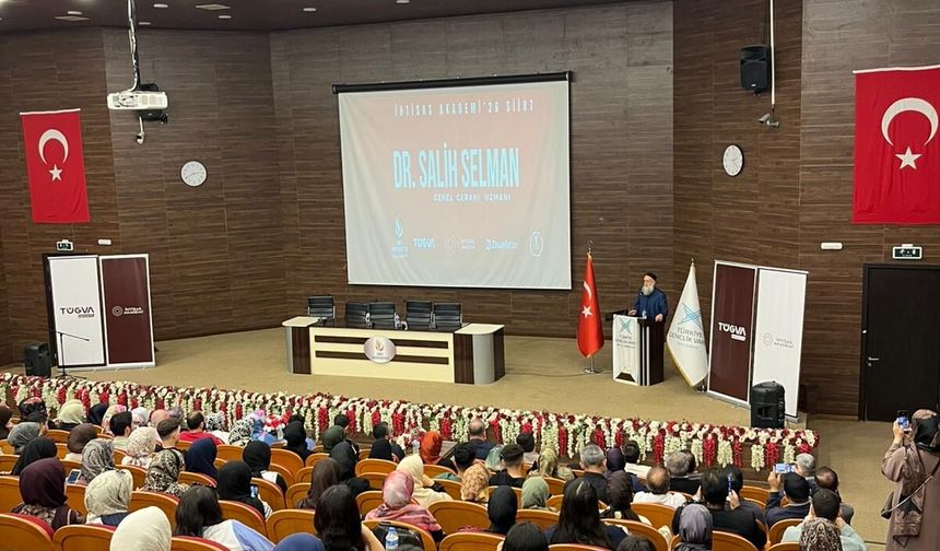 Op. Dr. Salih Selman TÜGVA’nın Programında Gençlerle Buluştu