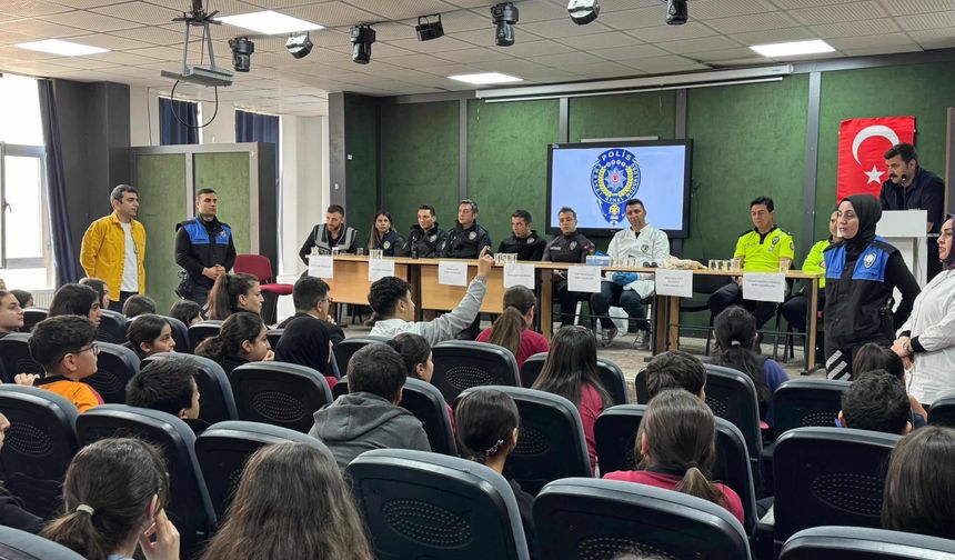 Meslek Tanıtım Günlerinde Polis-Öğrenci Buluşması
