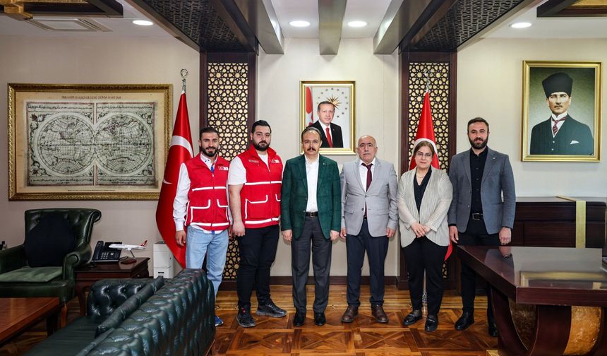 Vali Kızılkaya Kurban Vekâletini Kızılay’a Bağışladı
