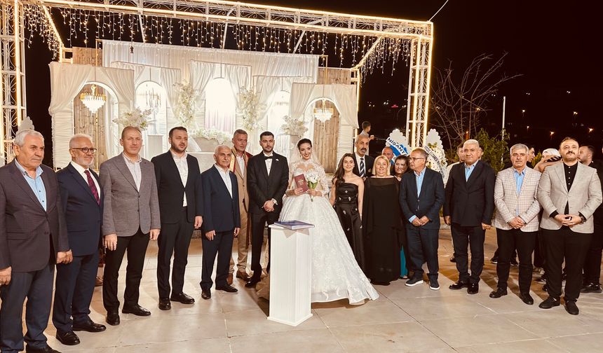 Siirt’te Bir İlk: Yıllarca Nikâh Kıydı, Bu Kez Oğlunun Nikâhını Kıydı