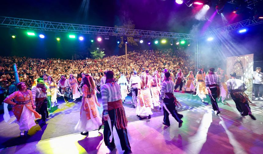 Maarif Halk Dansları Topluluğu’ndan “Botan Efsanesi” ile Muhteşem Gösteri