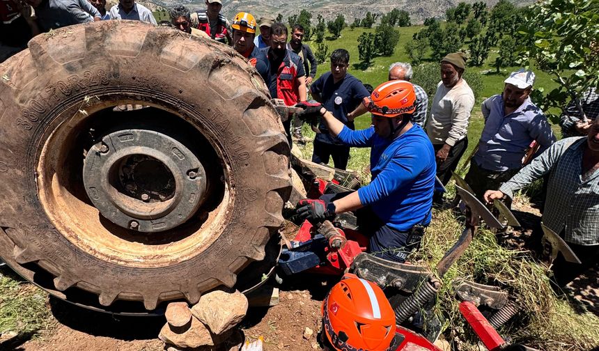 Tillo’da Traktör Devrildi: 1 Kişi Kurtarıldı