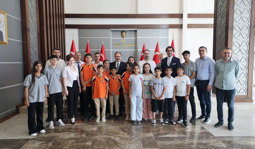 Vali Kızılkaya, Su Tasarrufunda Başarılı Öğrencileri Ağırladı