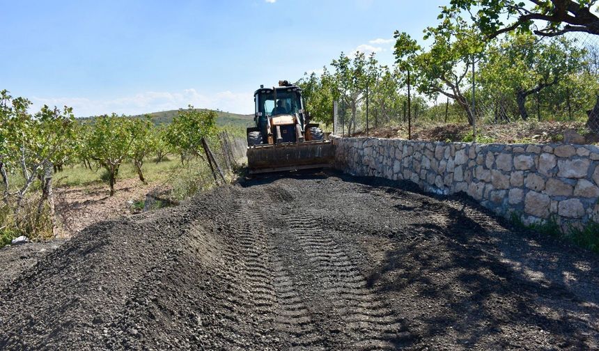 SİİRT'TE SIFIR ATIK HAREKETİNE KATKI: ESKİ ASFALT BAĞ YOLLARINDA DEĞERLENDİRİLİYOR