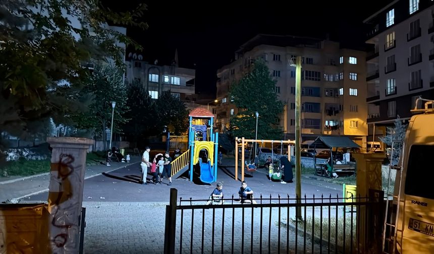 SİİRT'TE PARKLARIN AYDINLATMA SİSTEMLERİ YENİLENİYOR