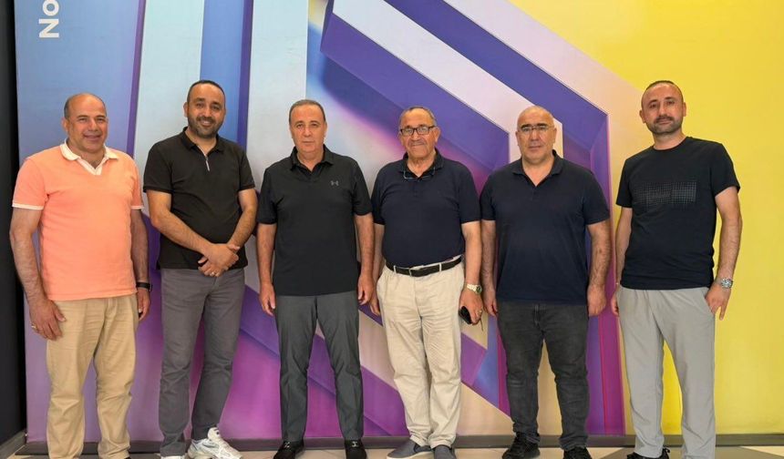 OSMAN ÖREN’DEN RENAULT BAHAEDDİN ACAR BAYİSİNE HAYIRLI OLSUN ZİYARETİ