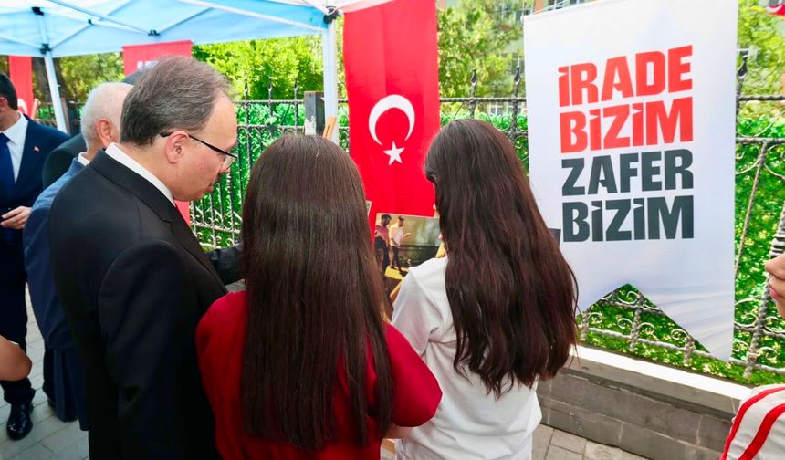 15 TEMMUZ DEMOKRASİ VE MİLLÎ BİRLİK GÜNÜ SERGİ VE DİJİTAL GÖSTERİ ALANI ZİYARETE AÇILDI