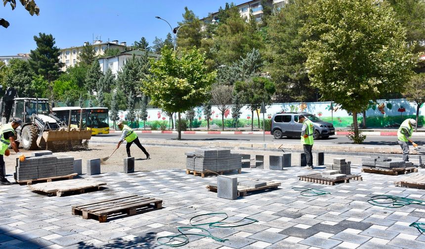 SİİRT BELEDİYESİ KENT GENELİNDE KALDIRIM VE PARKE SEFERBERLİĞİ BAŞLATTI