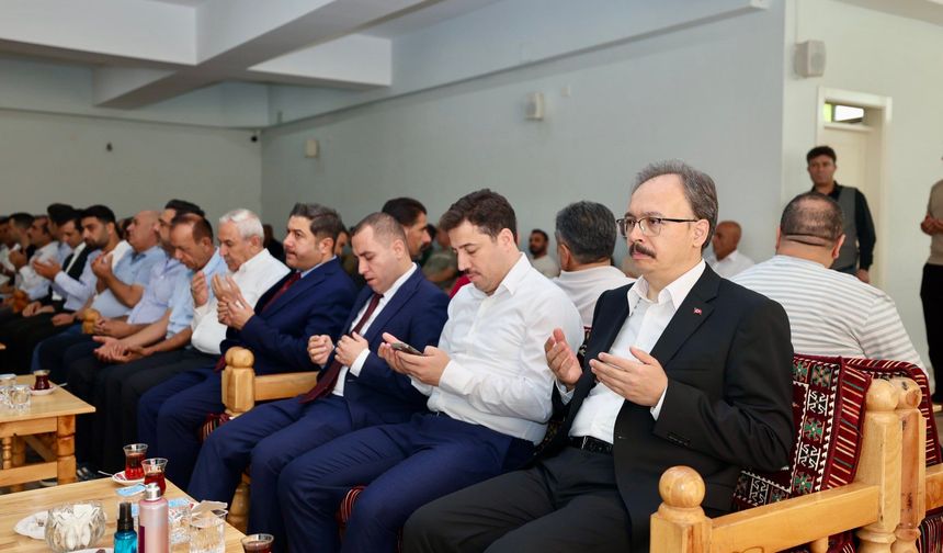 Vali Dr. Kemal Kızılkaya, Babası Mehmet Kamil Kızılkaya İçin Taziyeleri Kabul Etti