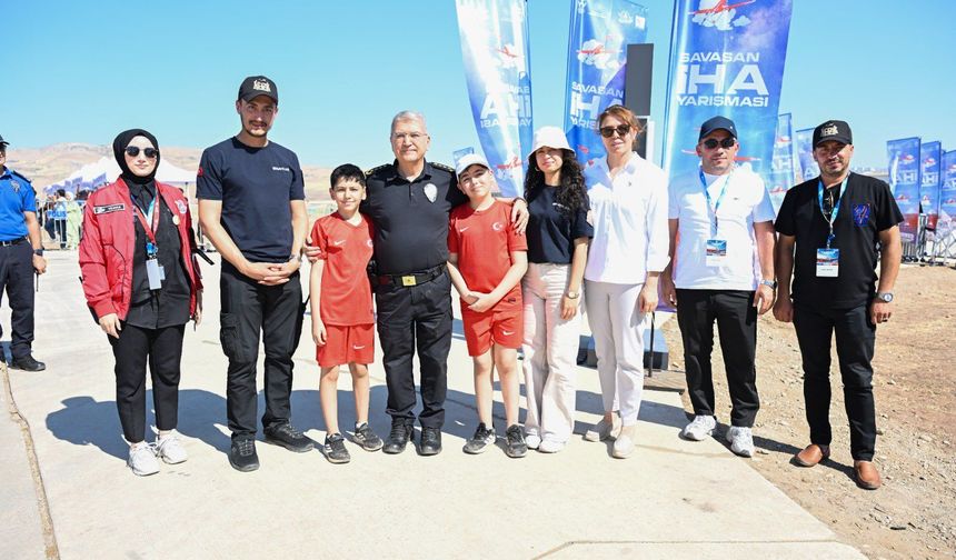 Emniyet Müdürü Özdemir, Geleceğin Teknolojilerini TEKNOFEST’te İnceledi