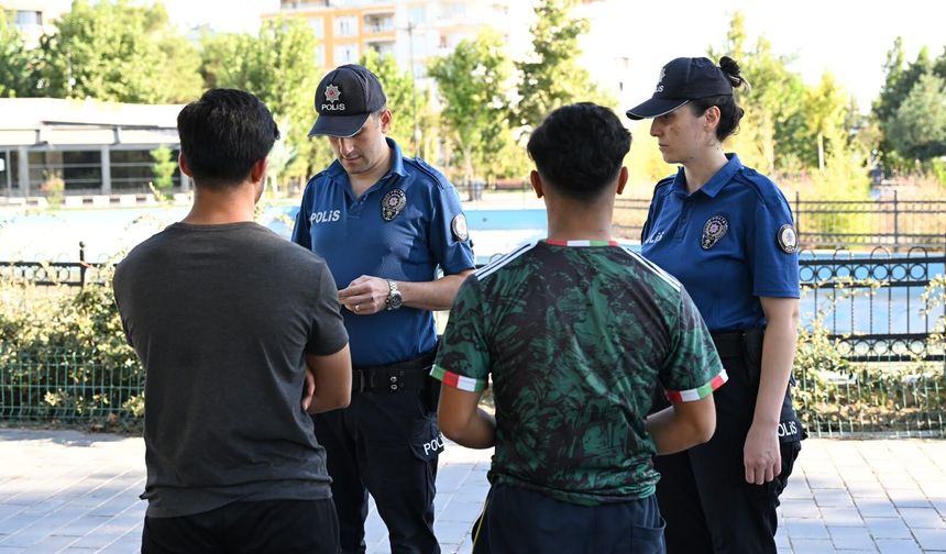 SİİRT’TE OKUL ÇEVRELERİ VE SERVİS ARAÇLARINA YÖNELİK DENETİMLER GERÖEKLEŞTİ