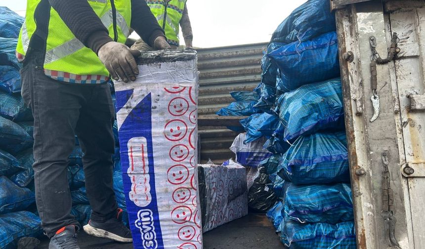 Siirt’te Kömür Çuvallarına Gizlenen 700 Bin TL’lik Kaçak Sigara Yakalandı