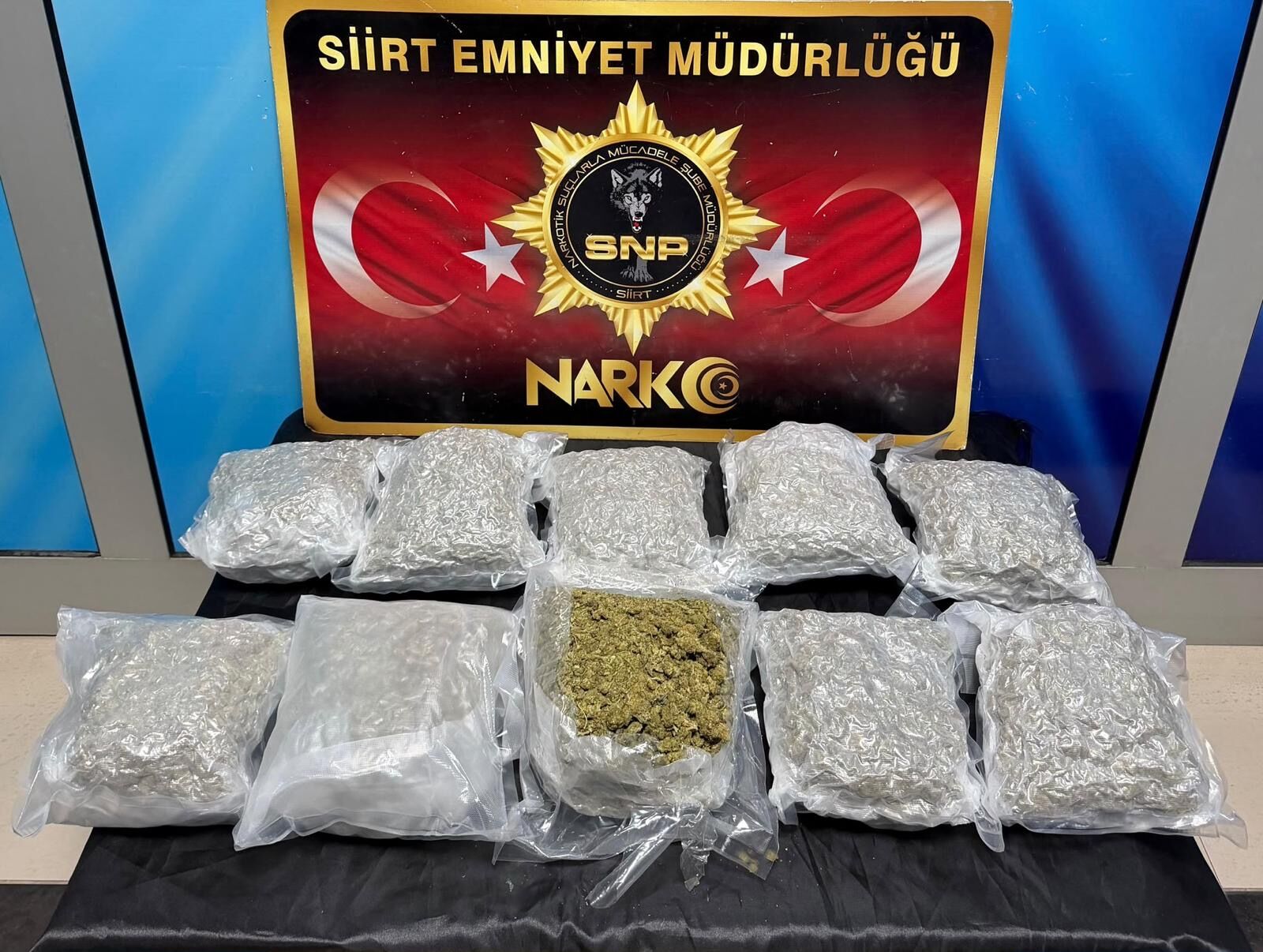 Siirt’te 5 Kilo 600 Gram Skunk Ele Geçirildi: 4 Şüpheli Gözaltında